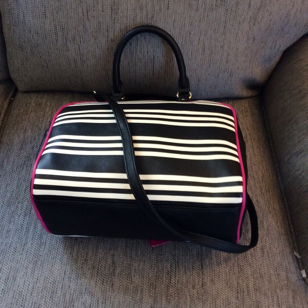 Betsy Johnson Bow Pouch Dome Shoulder Bag New - Picture 7 of 8